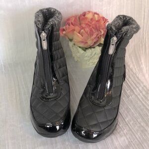 KHOMBU size 6 black faux patent leather quilted ankle boots winter rain Fall